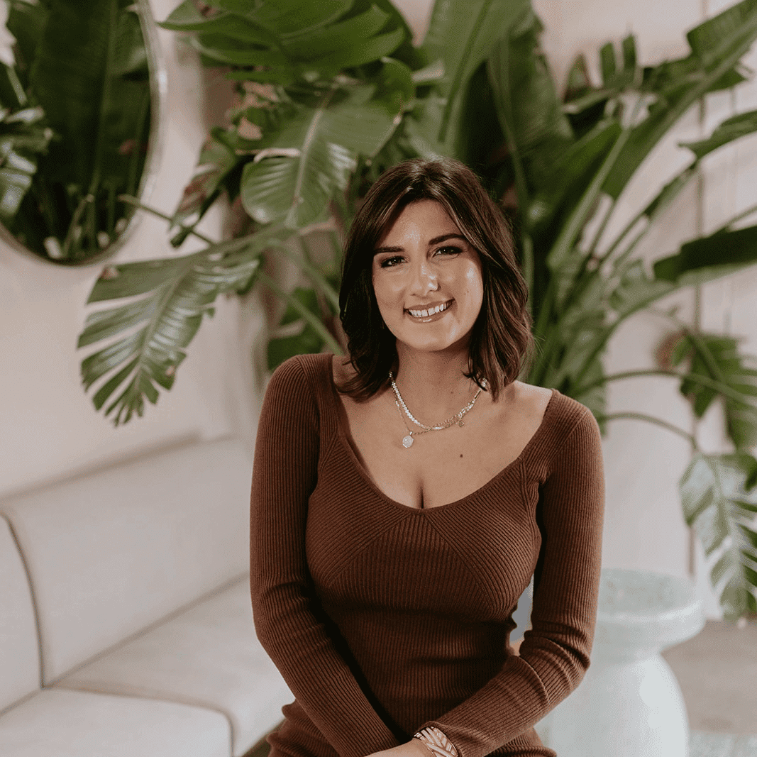Portrait of Lexi, a professional stylist at MixxHouse Salon, showcasing their expertise and style.